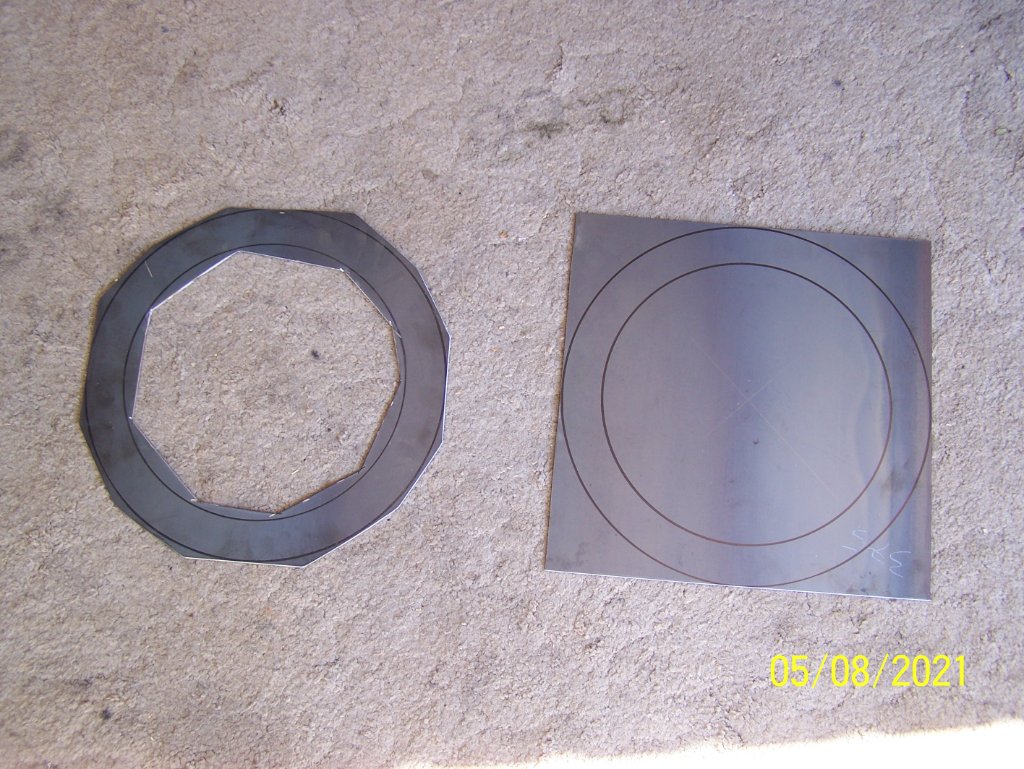 Cut out two steel 3mm sheet circles.