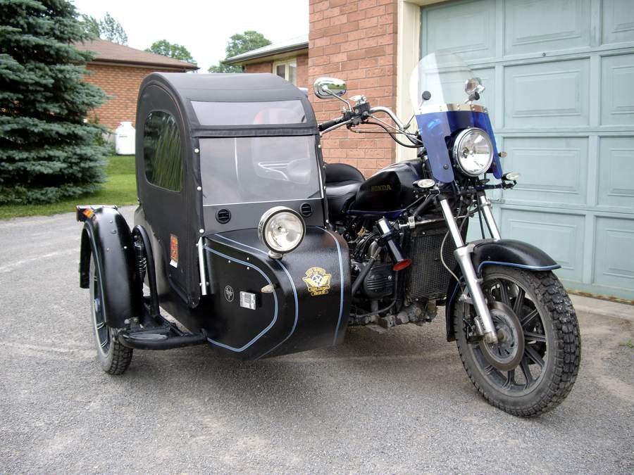 Sidecar windshield - vents & black paint.JPG