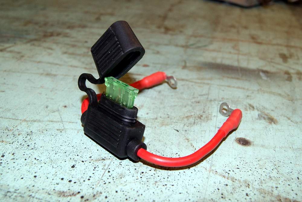 03 - New fuse & holder.jpg