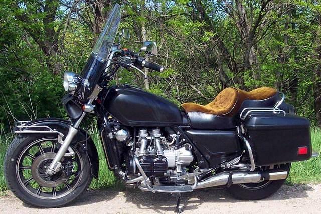 Brant's Sled 1983 GL1100
Bike of the Month
December 2006