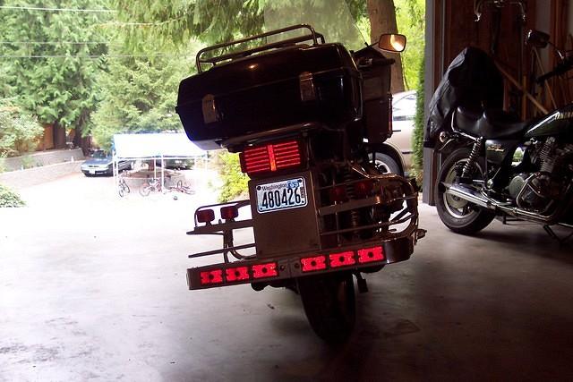 Is a MC or a 18 wheeler?? Big ass light bar.