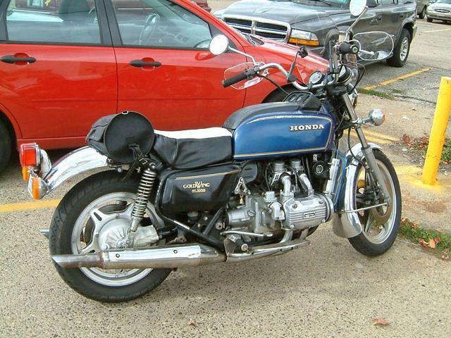 One naked Goldwing on one chilly autumn day.  (Note the mis-matched side panel--can't wait to paint.)