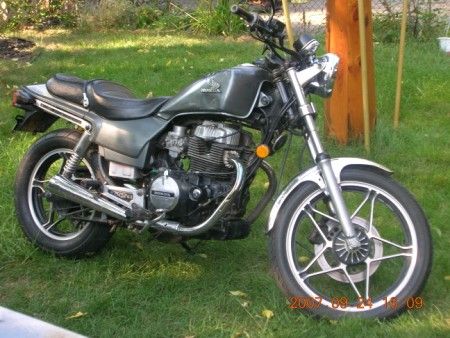 DSCN0250 (450 x 338)my '85 cb450sc nighthawk