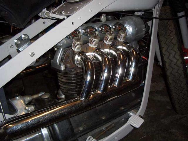 Close up of engine. Yes, the valve gear is supposed to be exposed as you see it here.